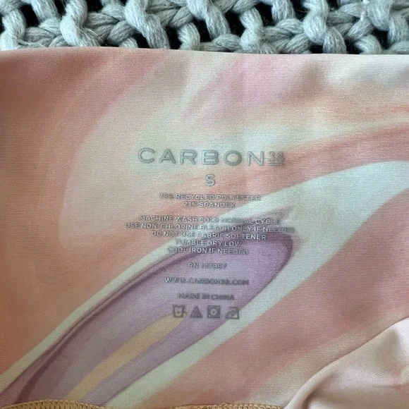 Carbon 38 Printed High Rise 7/8 Leggings in Warped Marble - Picture 10 of 10